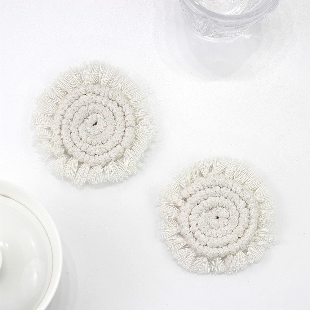 2 Stück Handgewebte Runde Quasten Untersetzer Einfarbige Kreis Muster Hitzebeständige Matten für Tassen Geschirr