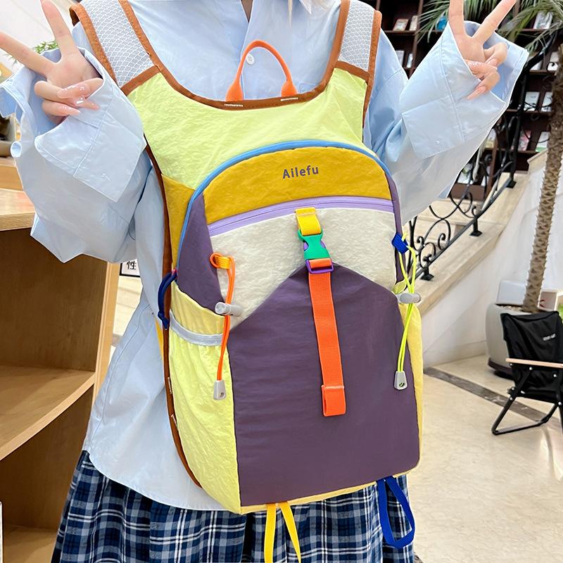 A Large-capacity Backpack with A Niche Design for Women's Leisure, Fitness and Cycling