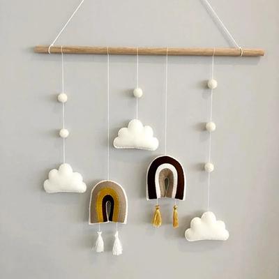 Niedliches Filzwolken-Wandhängeornament im nordischen Stil mit Holzstab-Quastenanhänger, Kinderzimmerdekoration, Foto-Requisiten