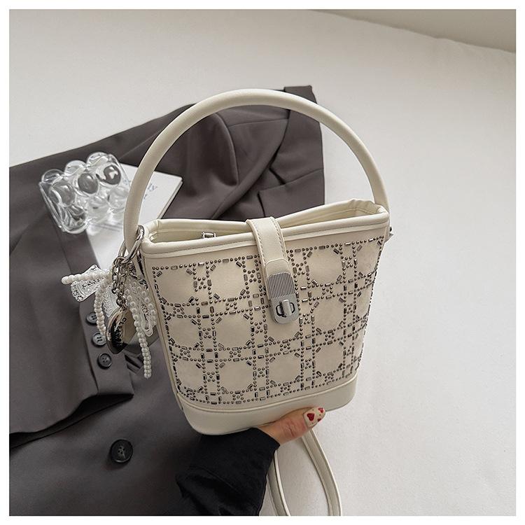 Small bag women's handbag 2025 new summer super popular bucket bag niche design women's messenger bag tide