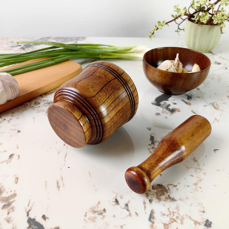 Hölzerne Mahlschüssel, Haushalt, Küche, manuell, Knoblauch, Ingwer, Gewürze, Mühle, Mörser, Stößel
