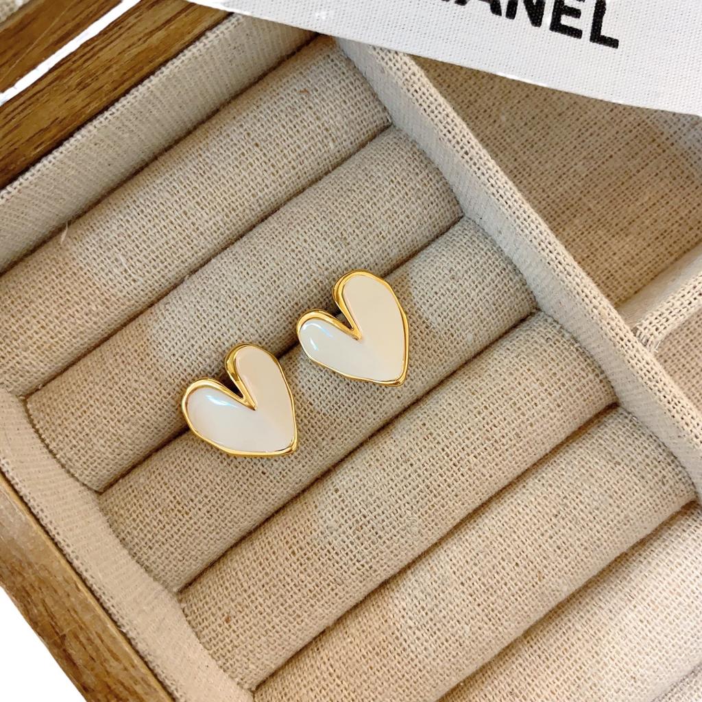 Beige Dripping Love Stud Earrings Women'S Design Sense High-End Earrings Retro Temperament Earrings