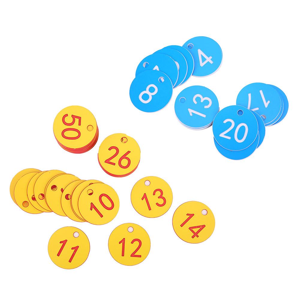 

Пчеловодство, животноводство, висящие пронумерованные этикетки, принадлежности для разведения домашнего скота на ферме