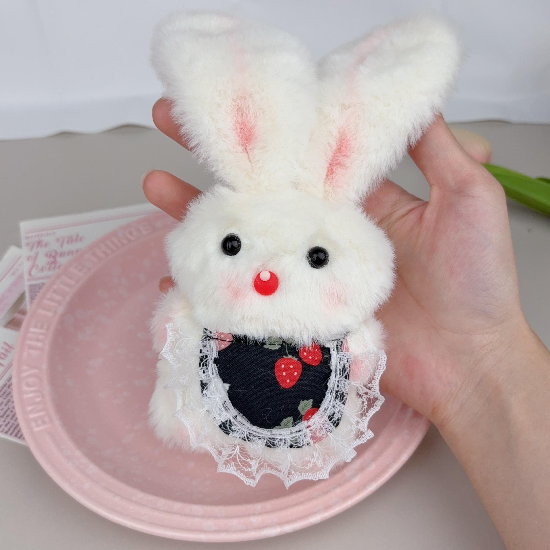 Плюшевая брелок-заяц с длинными ушами и пищалкой