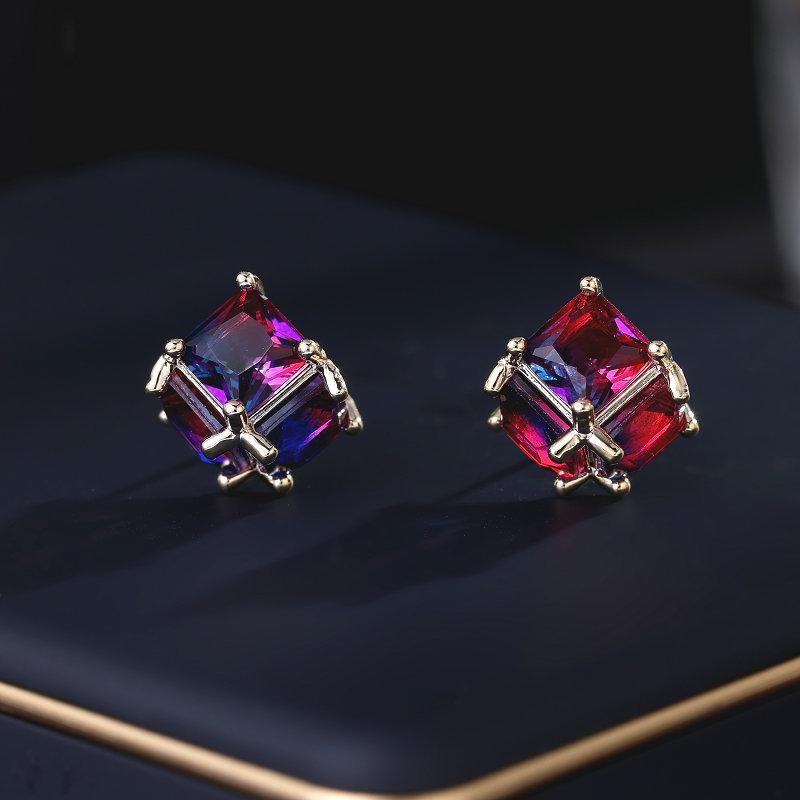 

Серьги-гвоздики из серебра 925 пробы с нишевым дизайном, супер сказочный темперамент, простые, универсальные, с высоким чувством магии, постепенное изменение цвета, серьги-гвоздики из сахара красный