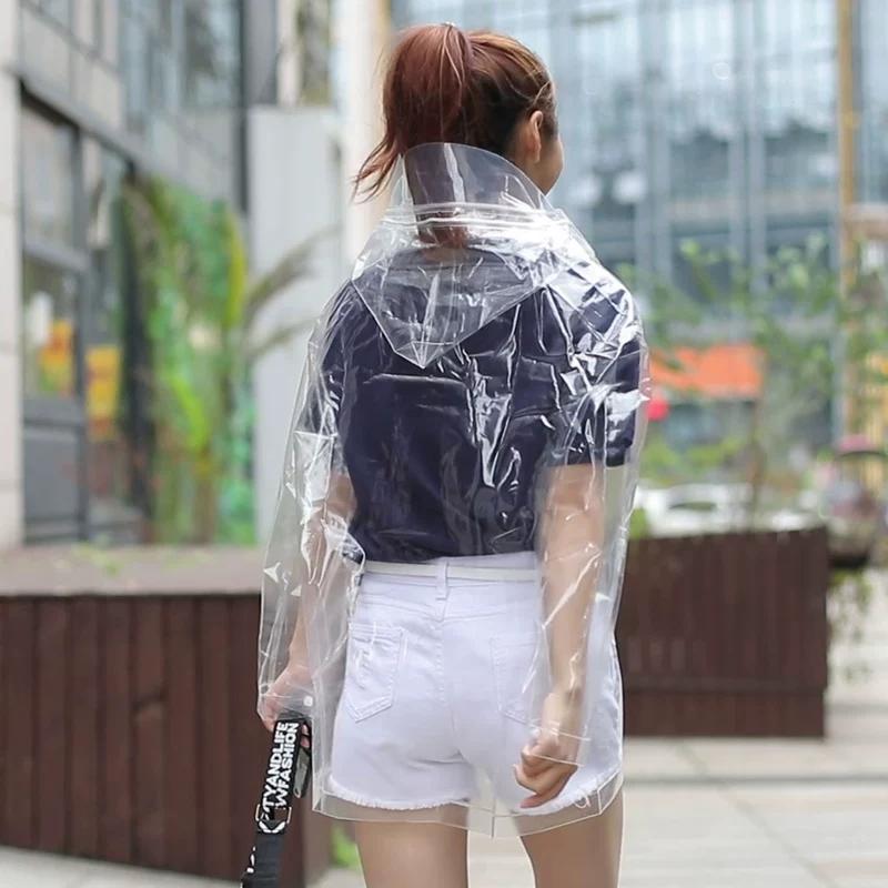 Regenmantel für Damen, Kurzer Stil, Transparent, Sturmsicher, Outdoor, Männliches Model, Laufstegfotografie, Trendiger Regenponcho, Nicht Einweg-Eva