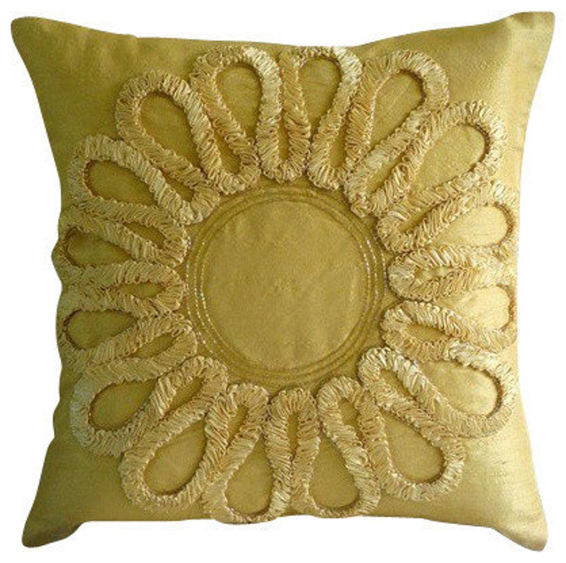 

The HomeCentric Zip Gold Pillow Shams Лента Цветочный медальон Цветочная тема Подушка Shams Pillow Shams Silk Pillow Shams Contemporary-We All Blossom