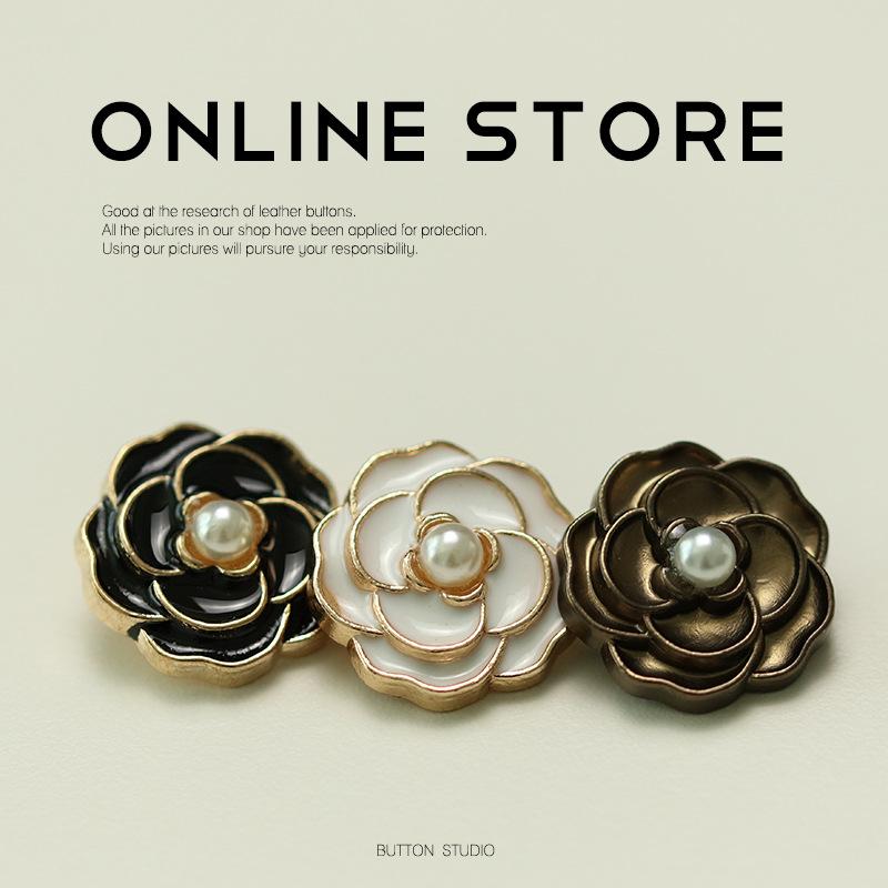 

5Pcs Metal Button Camellia Pearl Button Embossed Multi-Layer Decorative Button Vintage Top Women S Sweater Cashmere Wool Button 3 #[Rose Pearl Black] * 28L = 18.0 MM