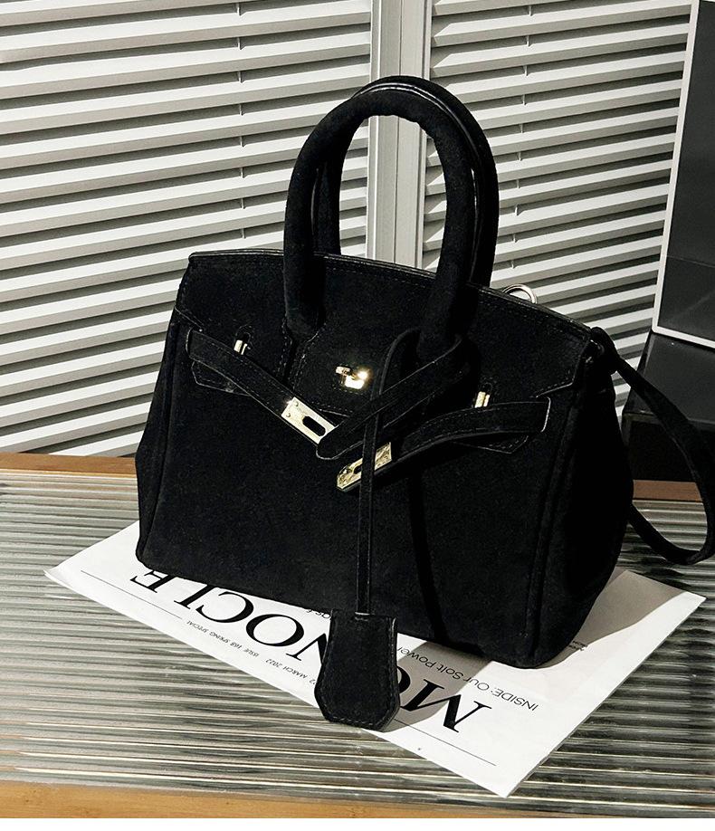 Stylish PU Tote Shoulder Bag for Women Large Capacity Retro Crossbody Bag for Daily Use