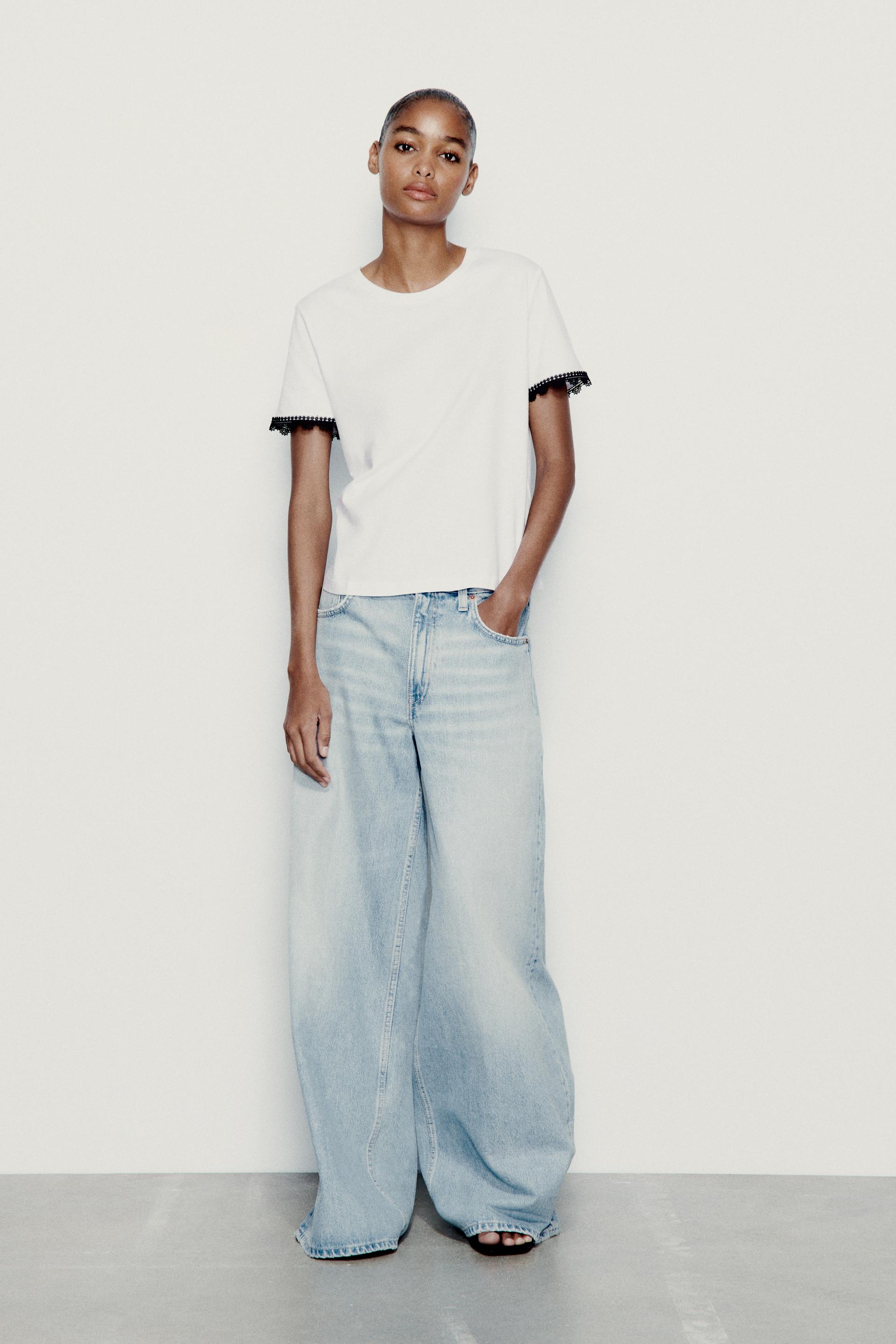 

ХЛОПКОВАЯ ФУТБОЛКА С УКРАШЕННОЙ ОТДЕЛКОЙ