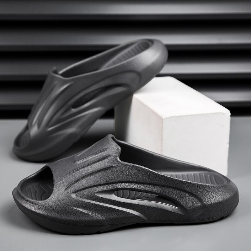 

Домашние тапочки. Мужские тапочки на толстой подошве. Мягкая и удобная обувь для мужчин. Нескользящая обувь. Нескользящая обувь для дома и улицы. Новинка. 4546 серый