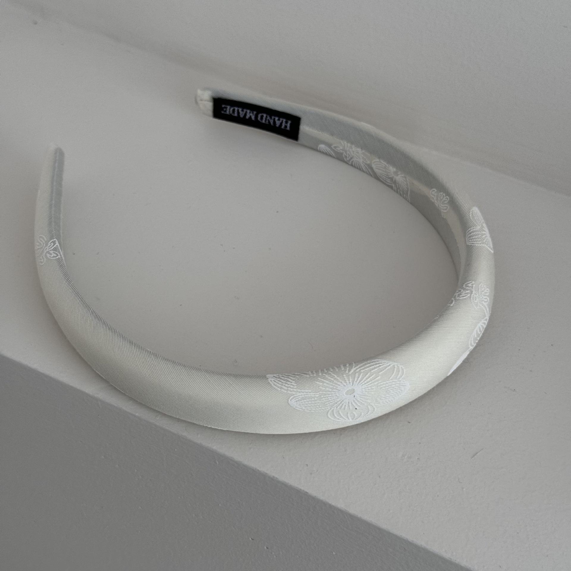 

Резинки для волос для женщин, аксессуары для девочек, корейские повязки на голову, цветы, фасинатор, винтаж, популярные, ведущая мода, макияж, умывание, сладости