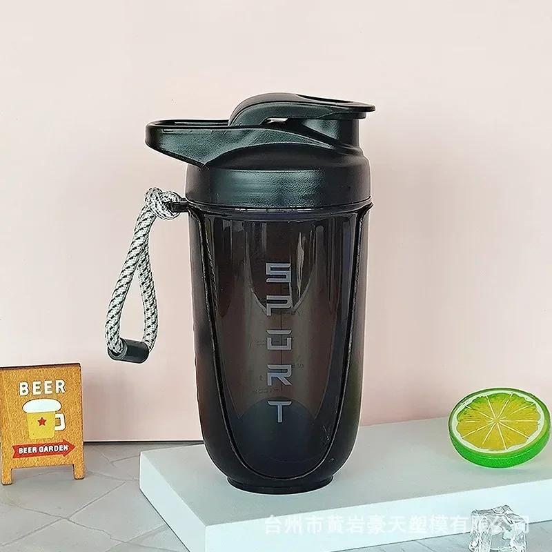 Hot Sale 590ML Protein Powder Milk Shake Cup Sports Shake Cup Office Girl Portable Handheld Water Cup with Lifting Rope