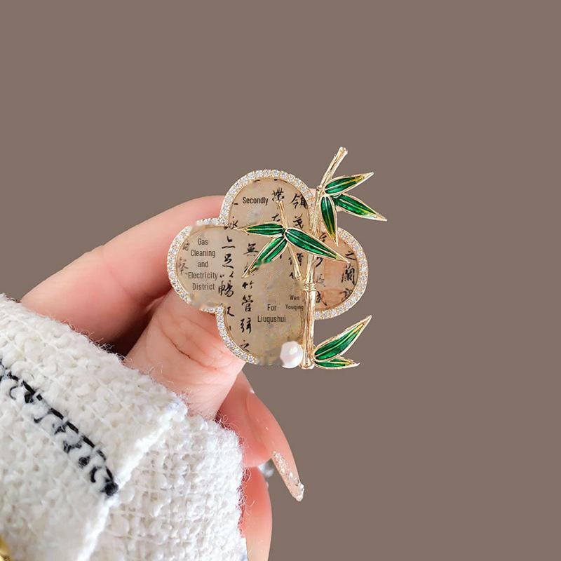 Vintage Peony Pearl Fan Brooch: Elegant Retro Flower Pin for Women’s Suits