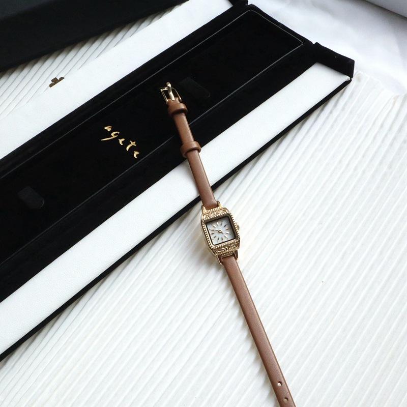 Niche Popular Retro Style Oval Luxury Diamond-Encrusted Women'S Watch Small Temperament Does Not Fade Quartz Watch