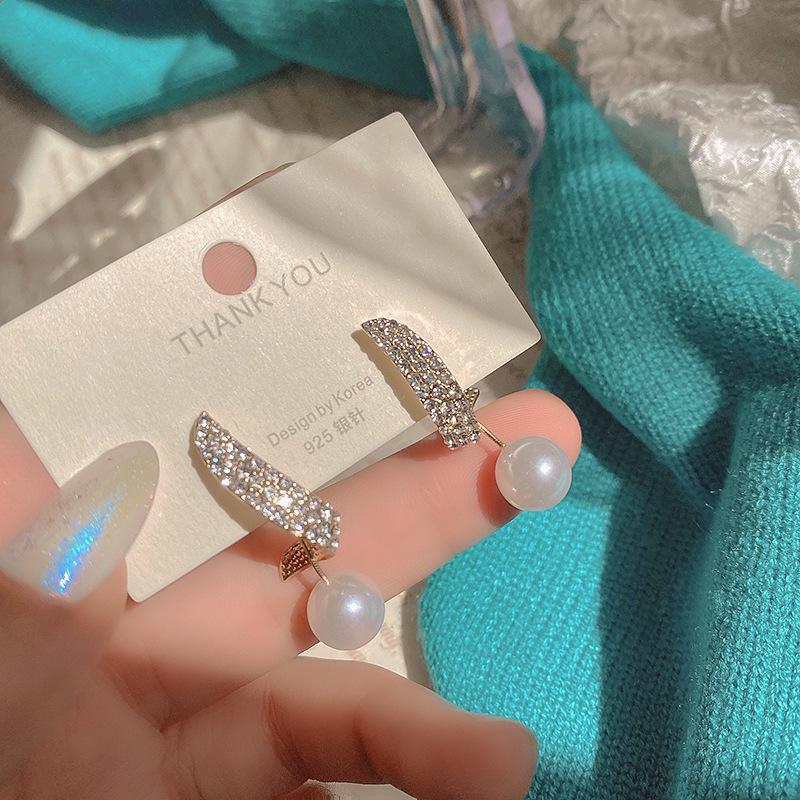 Korean High-End S925 Silver Pearl Stud Earrings – Elegant Niche Design for Women