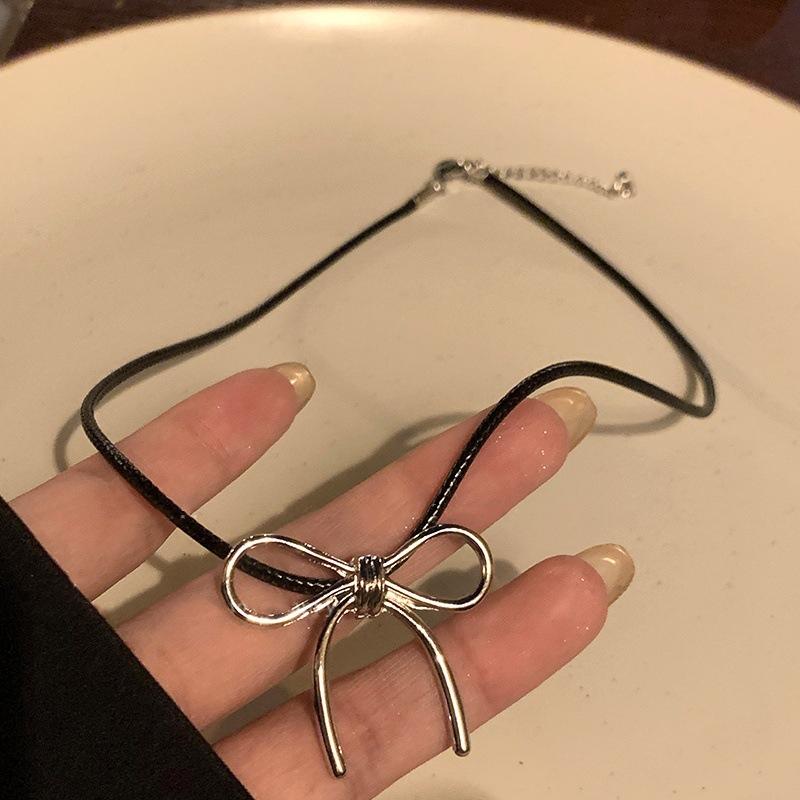 Travel~ Simple bow sweater chain Personalized niche necklace Women s light luxury collarbone chain
