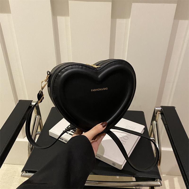 Простая сумка love женская 2025 новая мода персонализированная сумка-мессенджер зима популярная нишевая милая сумка на плечо