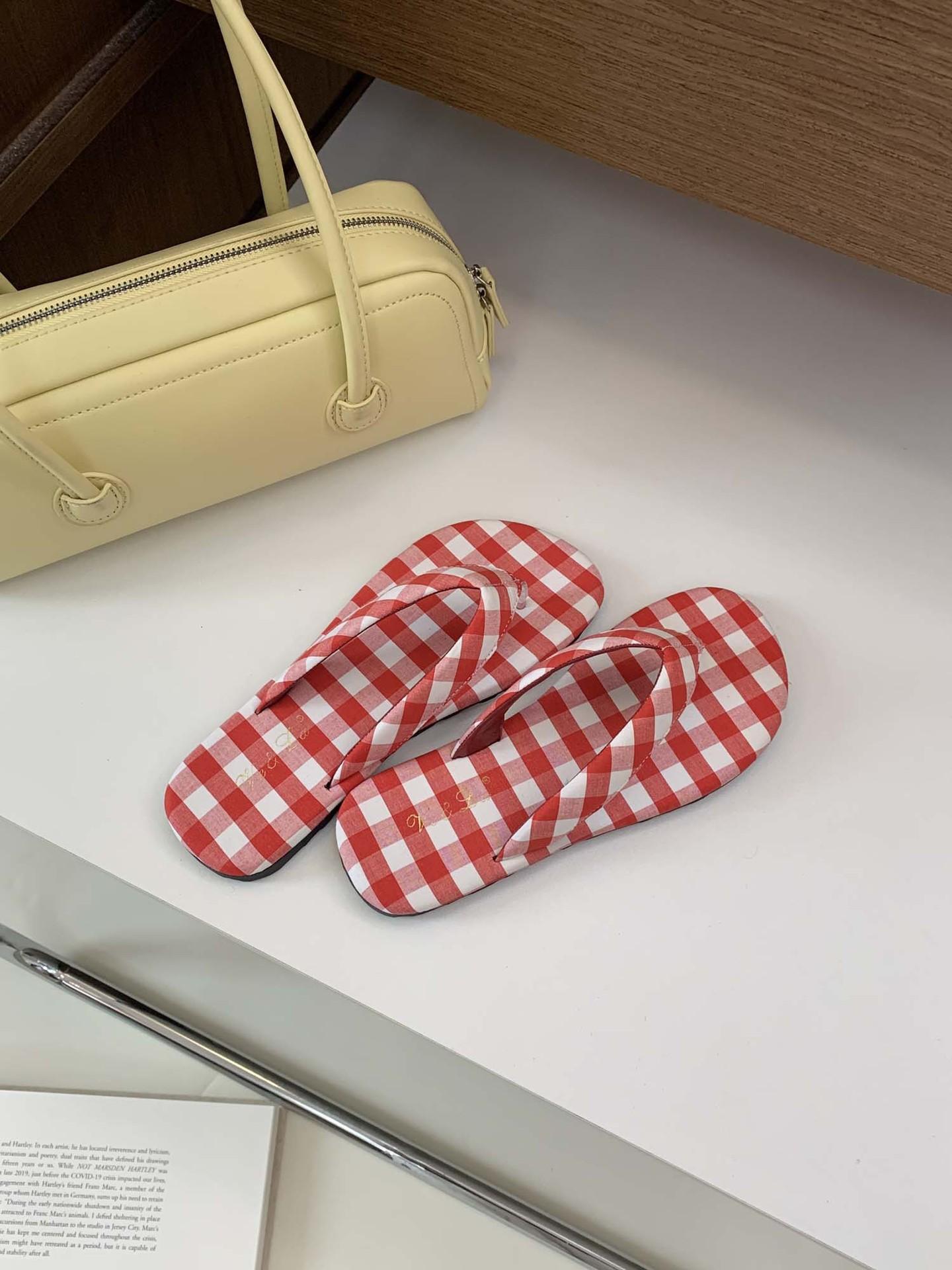 

Flip-flops women s outerwear flat-bottomed lazy slippers 2025 summer niche leisure vacation beach slippers 39