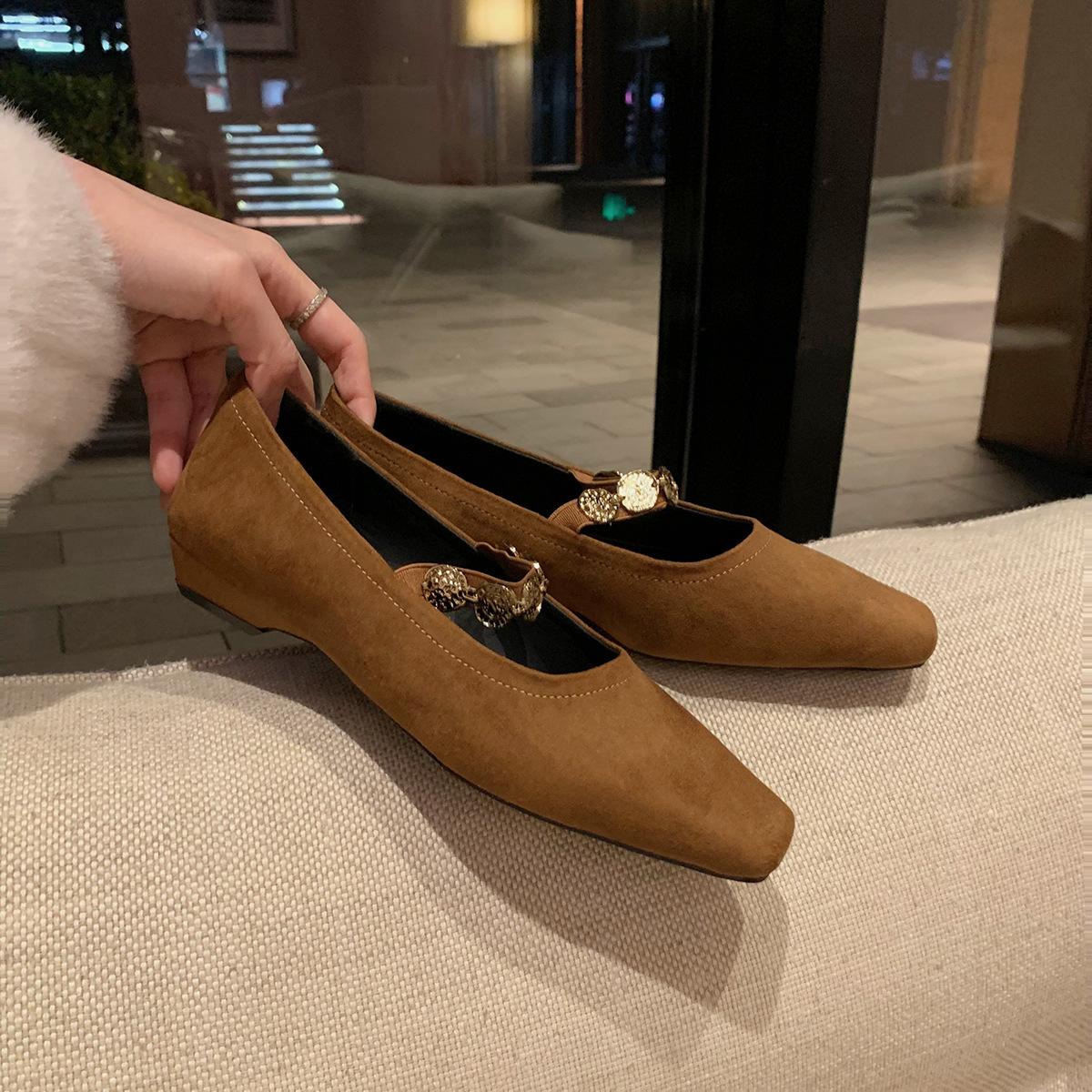 

Sheepskin version~ Grape mother same banquet French small square head gold coin chain shallow mouth flat bottom Mary Jane single shoe women 40