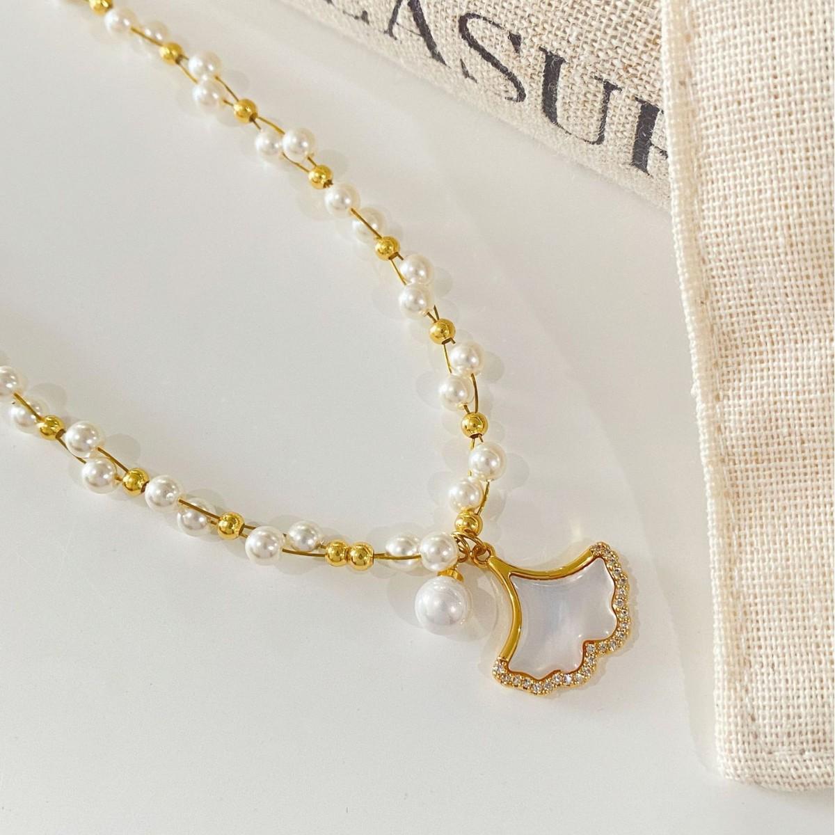 French Mother-of-Pearl Ginkgo Leaf Necklace - Versatile High-End Clavicle Chain for Women