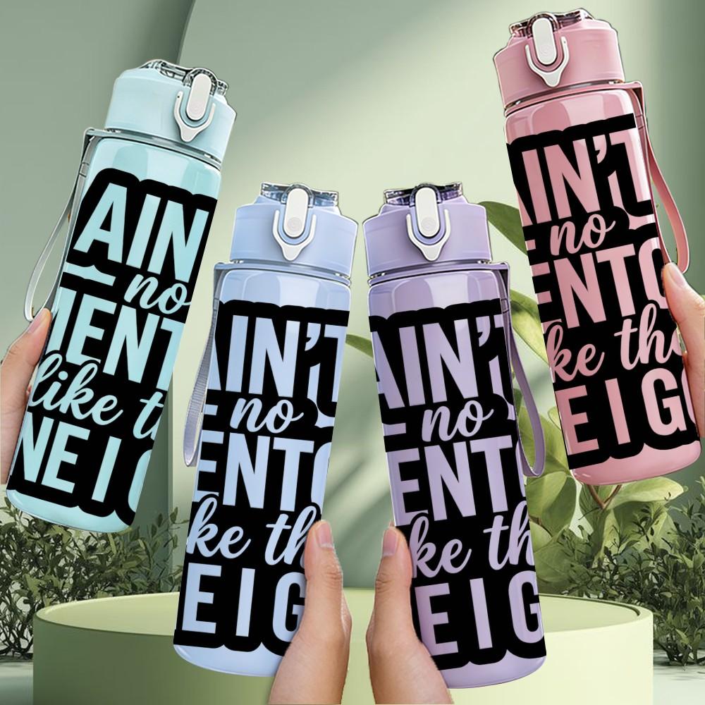 1PC Aint No Mentor Like The One I Got 750ml Color Plastic Sports Water Bottle Leakproof Flip Straw Lid Suitable for Sports Office Home Use