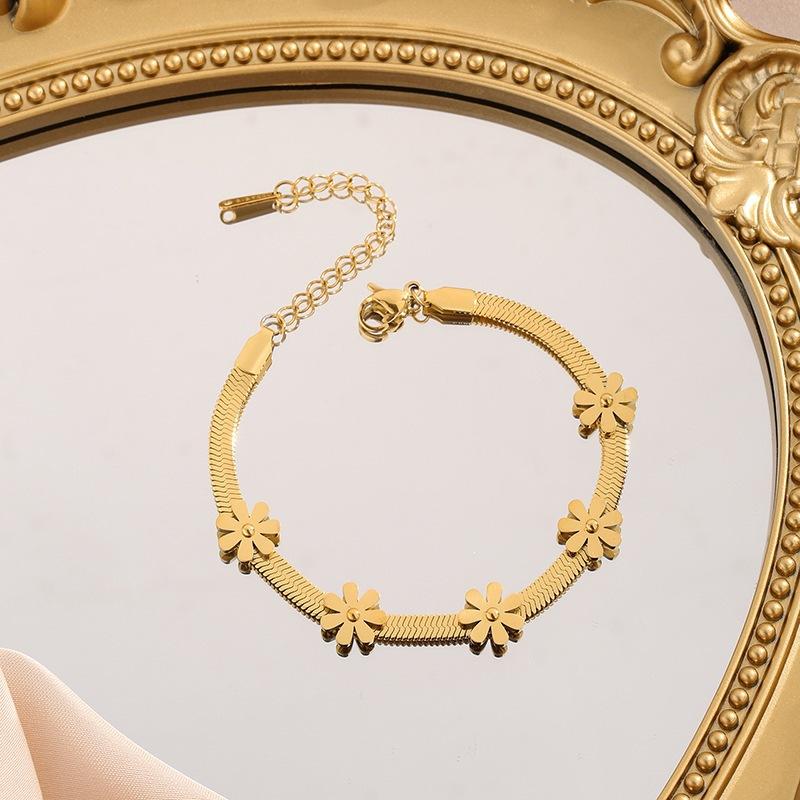 Non-fading titanium steel bracelet with five small daisy blade chains, street style hip-hop personality for women