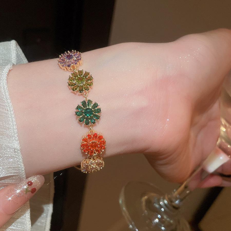 18k Gold Plated Retro Zircon Floral Bracelet – Elegant, Fashionable Hand Jewelry for Women