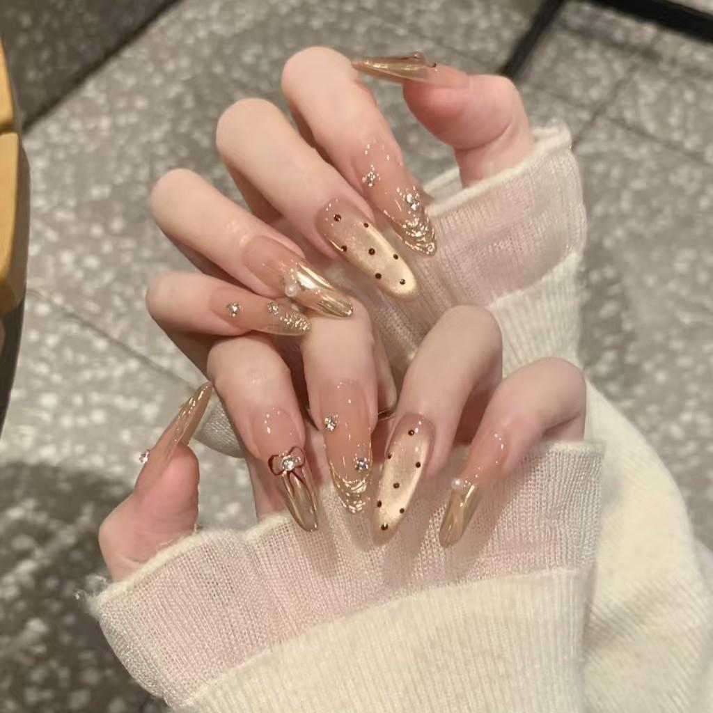 

Wear armor in autumn and winter, handmade gold gilt polka dot temperament, advanced nail piece, light luxury manicure, fake nail length bagged xs