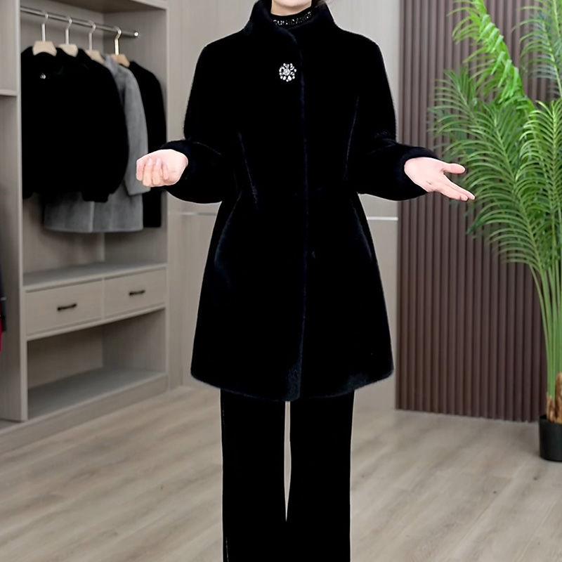 

Женское пальто из золотистого соболя, бархатное, с воротником-стойкой, средней длины, стиль зима 2025, на меховой подкладке, для женщин среднего и пожилого возраста. M (90-105 Jin) чёрный