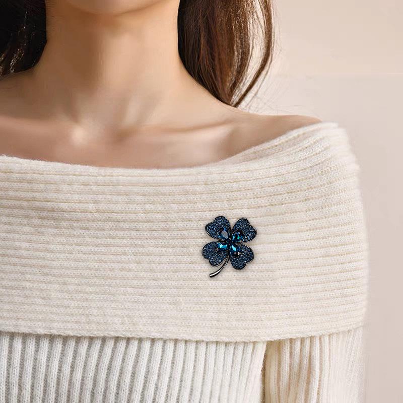 Korean High-end Crystal Four-Leaf Clover Brooch for Women's Suits and Niche Clothing