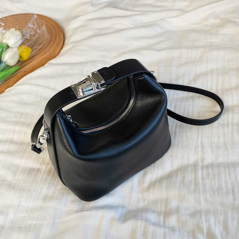 This year's popular small bags for women's spring and summer versatile 2025 new fashion messenger bags Korean version portable bucket bags