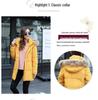 Mittellange Daunenjacke für Damen mit Pelzkragen - Winterkollektion