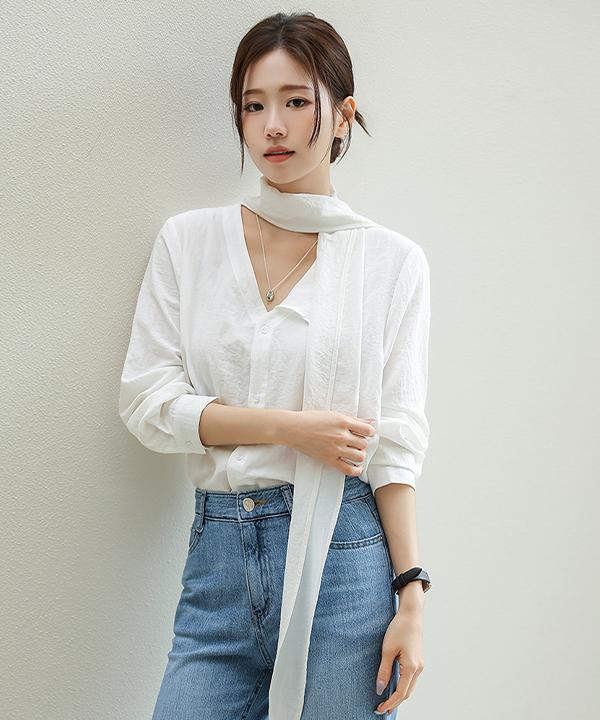 Peulenchisikeu Rie V-Neck Tie Blouse_F6S434Bl