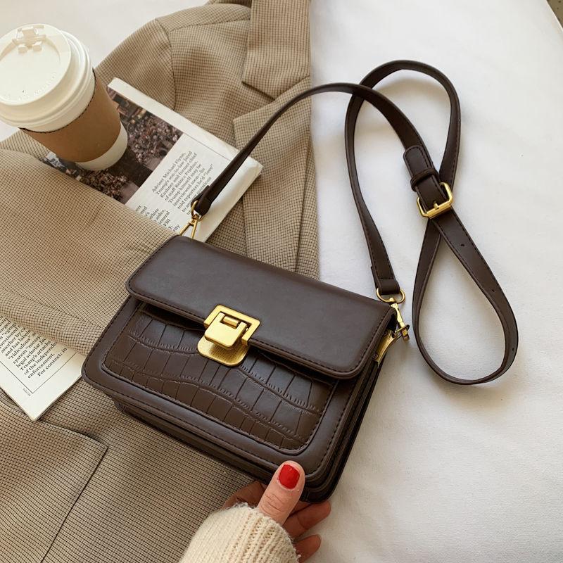 

This year s popular bags, new bags, female explosions, niche high-end shoulder bags, retro versatile messenger bags