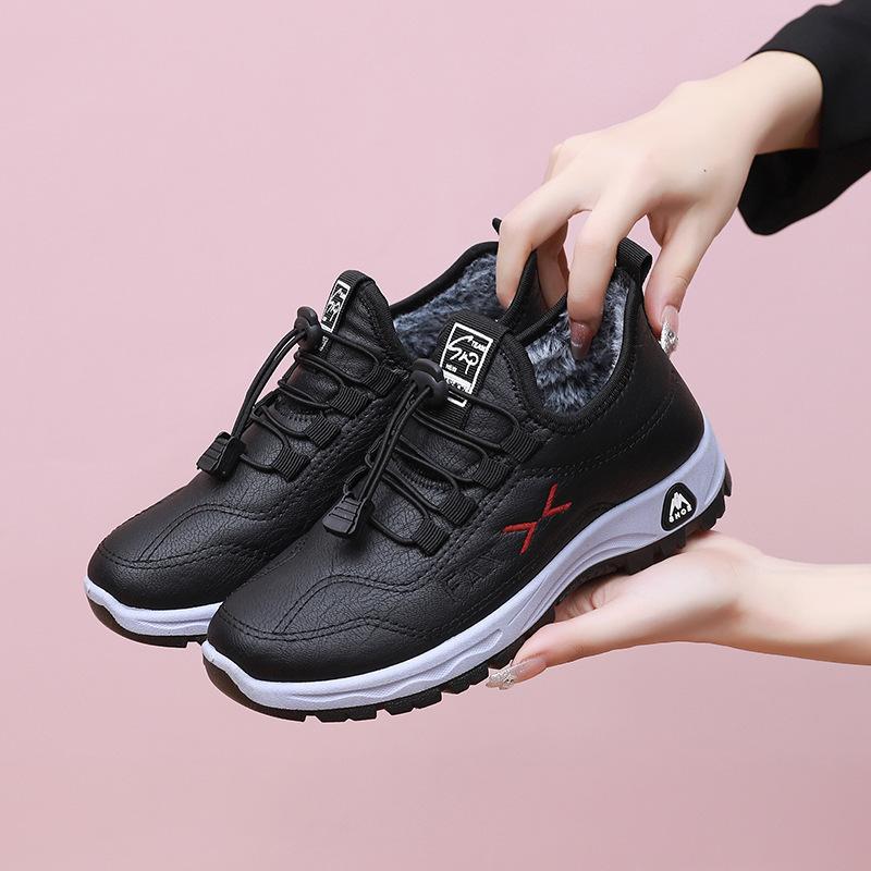 

Winter old Beijing cotton shoes, women s leather waterproof mother cotton shoes, fleece thickened walking shoes, non-slip and warm women scotton boots 35 чёрный