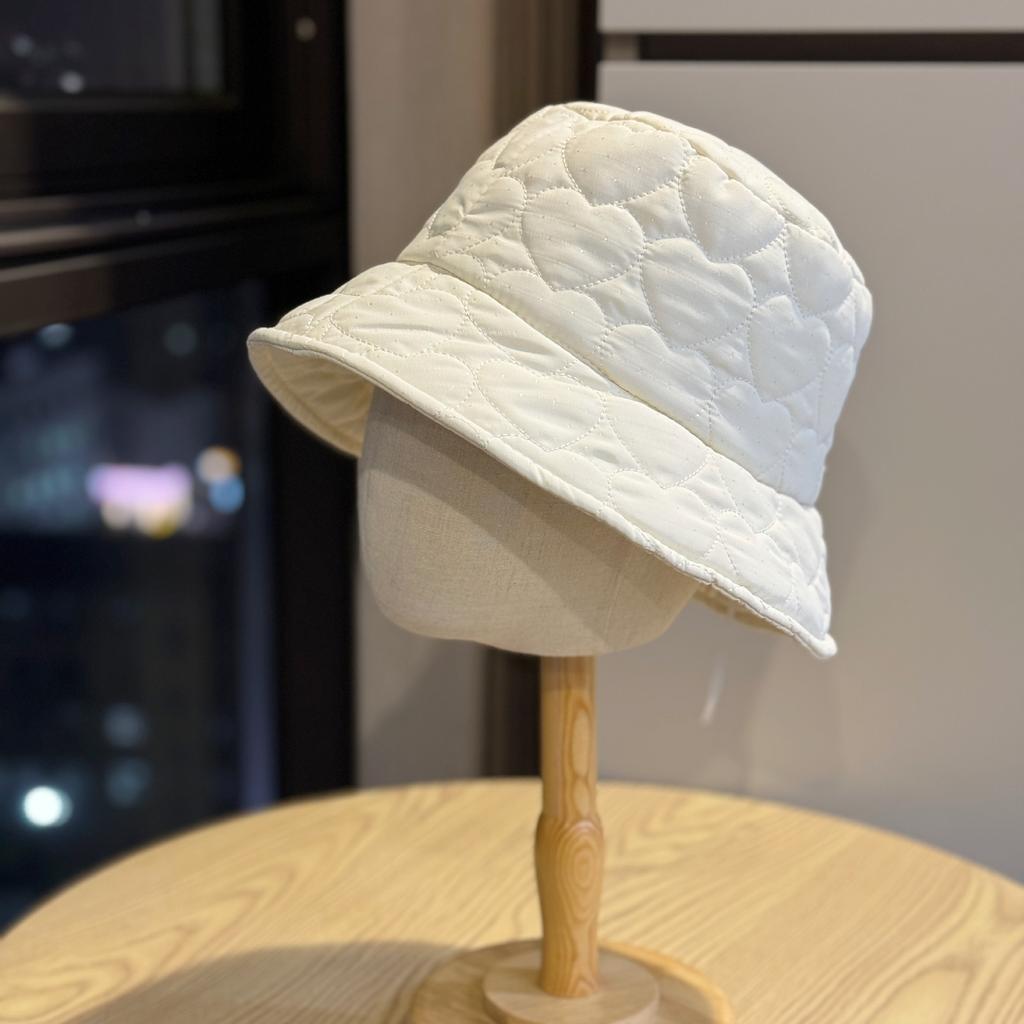 Korean-style Ultra-light Heart-shaped New Fisherman Hat for Women, Warm and Face-slimming Bucket Hat with a Round Top, Down Cotton Basin Hat, Trendy