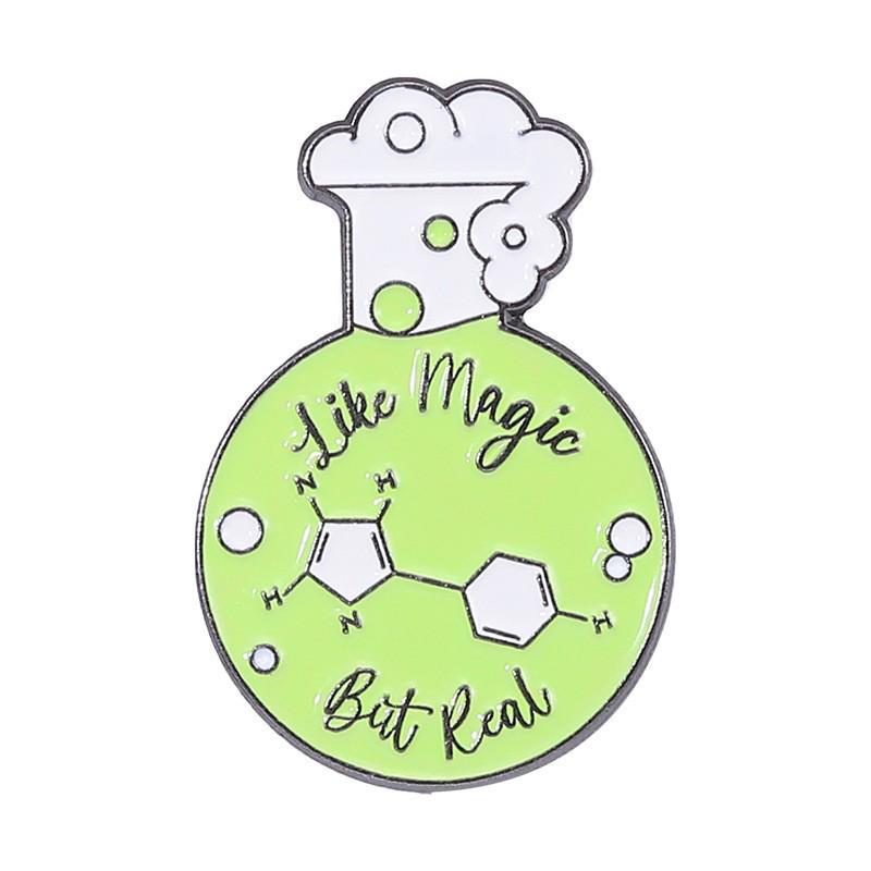 Personalizovaná kreslená kovová brož s chemickým prvkem pro tašky