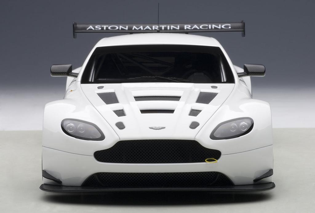 AUTOart Aston Martin V12 Vantage GT3 2013 Finished Product 1/18 (White)