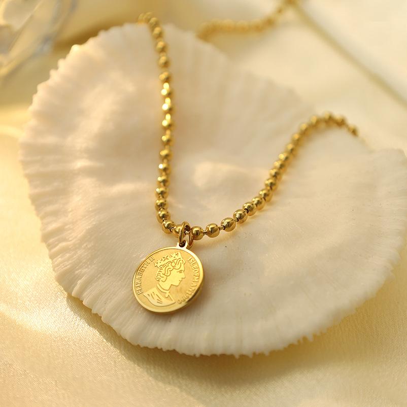 Französische Münz-Königin Halskette Damen Leichter Luxus 18 Karat Vergoldter Anhänger Rund Marke Titanstahl Halskette