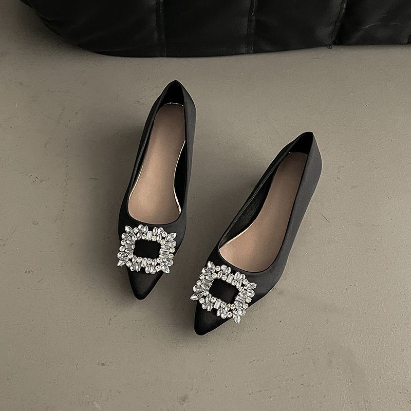 

Универсальные элегантные туфли-одиночки в стиле французской феи 2025 года, новый темперамент, атласные, с острым толстым каблуком, длинные высокие каблуки 35 чёрный