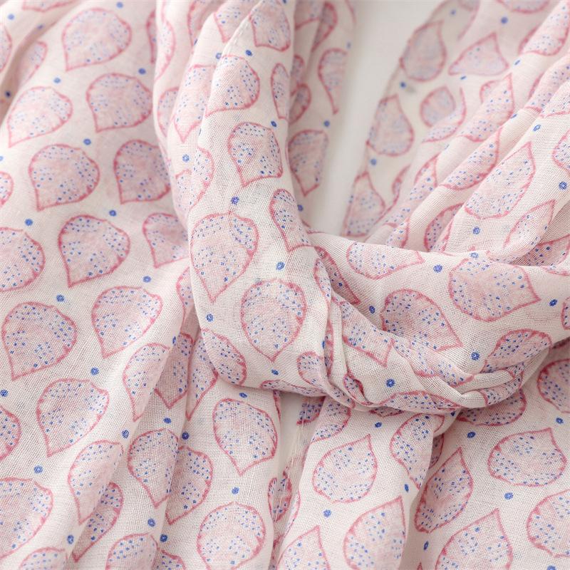 Silk Scarf Women's Spring and Summer Fruit Strawberry Scarf Women's Scarf Travel with Beach Scarf Printed Sunscreen Shawl