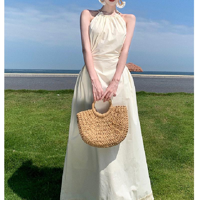 Design-Sense Waist-Baring Halter Dress: Slimming, Tie-Waist, Super-Fairy, Large-Hemmed Vacation Dress