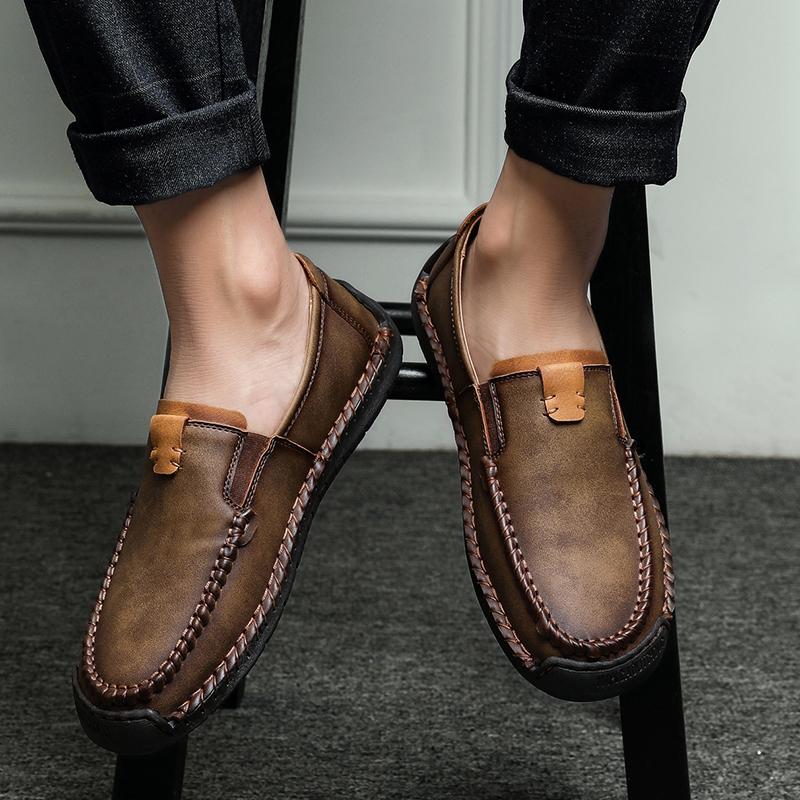 Plus Size მამაკაცის გაყოფილი ტყავის ჩვეულებრივი ტყავის ფეხსაცმელი მამაკაცის ლოფერები კომფორტული მართვის ფეხსაცმელი მოკასინი მამაკაცის ბრტყელი ფეხსაცმელი