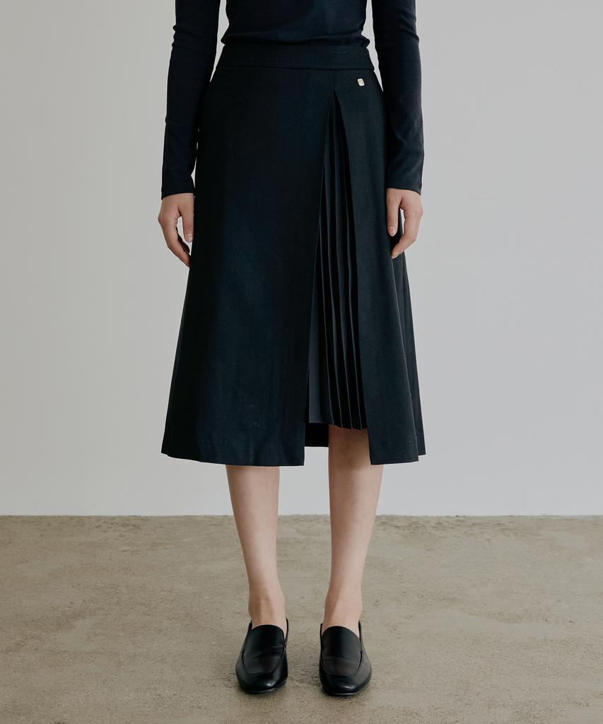 Artid Pleated Slit Skirt_Black