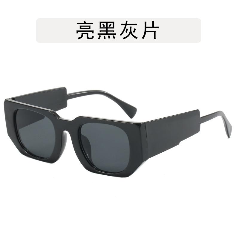 

European American Style Women Sunglasses Fashion Stylish Rectangle Shape Cool Sunglass Model Show Travelling Female Sunglass