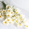Kytice umělých sedmikrásek Domácí dekorace do obývacího pokoje, jídelny, ložnice, kanceláře Mléčná