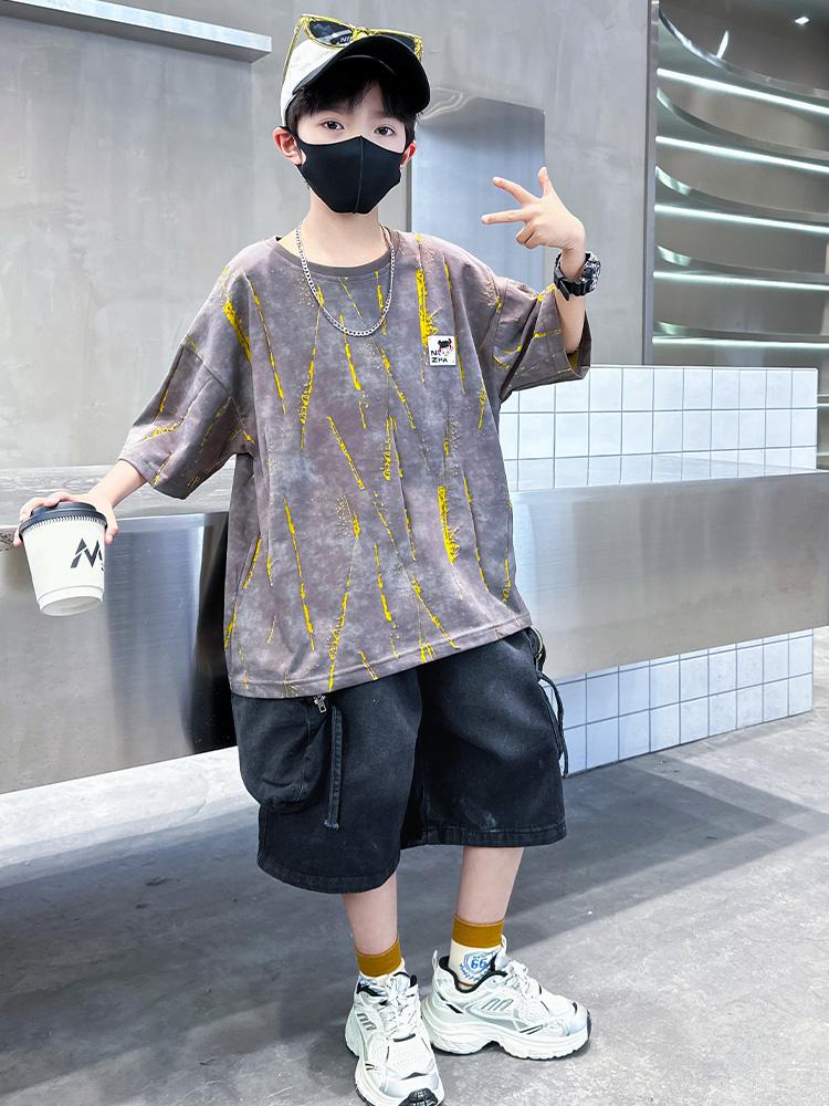 Boys' short sleeved T-shirt summer 2026 new item, medium and large children's thin design, boys' summer clothes, children's cool and stylish top t