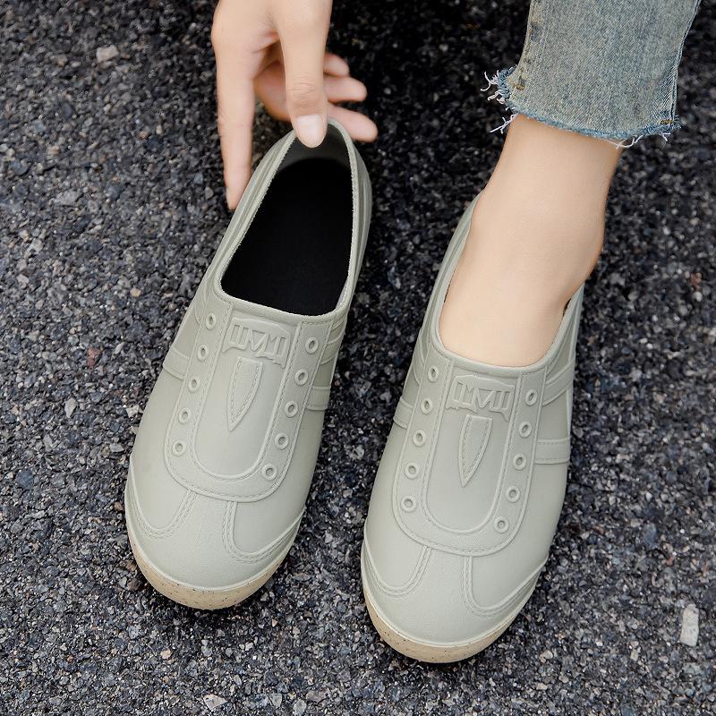 [One piece] Spring and Autumn low-top water shoes women adults wear rain shoes students shallow mouth rubber shoes water shoes women
