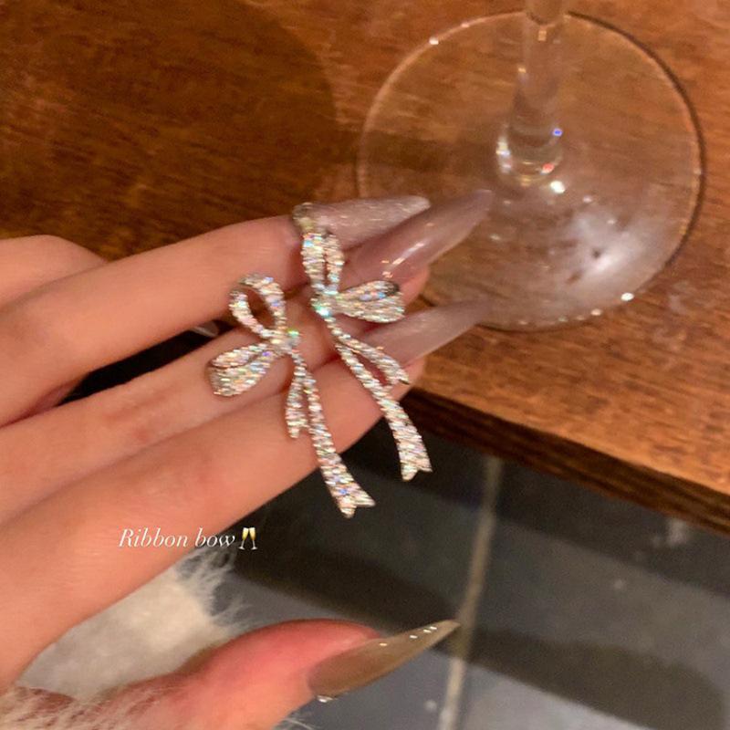 Korean Style Sweet Luxury Diamond Bow Stud Earrings - Versatile, Elegant Design for Everyday Wear